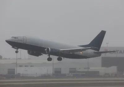 HI1063_Boeing_737-301_SKYhigh