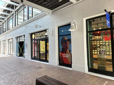Sunglass_Hut_Bayside_Marketplace_Downtown_Miami