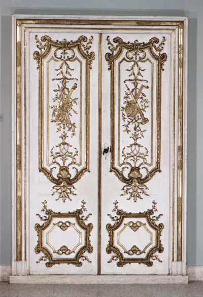 Four_doors_with_trims_and_one_set_of_entre-portes
