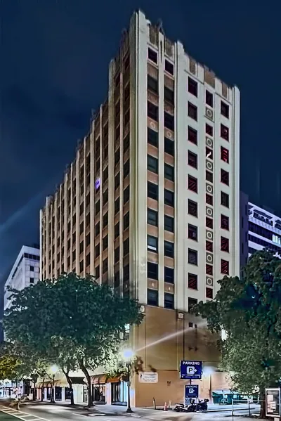 Historic_Huntington_Building__168_SE_1st_Street__Miami__Florida__USA___Built__1925___Architect__Louis_Kamper___Floors__13___Building_Class_B___Property_Size__79_037_SF___Added_NRHP__January_4__1989