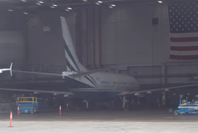 N327JT_Boeing_737-3L9_Constellation_Productions_Inc___John_Travolta