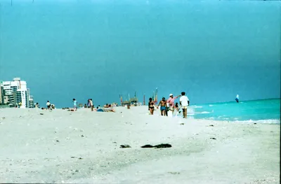 Miami_Beach_Florida_Bikini_Girls_on_the_Beach_Atlantic_Ocean_1983_002