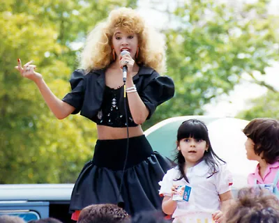 Salsa_Singer__Calle_Ocho_Festival__1990