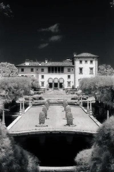 Vizcaya_1985_-_Infrared