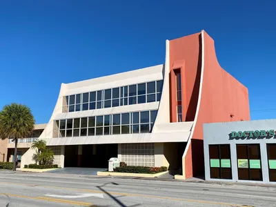 Office_Building_Built_1985_Miami