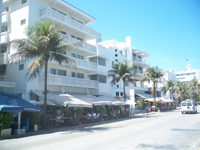 Miami_Beach_FL_Arch_Dist_Congress01.jpg