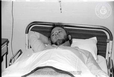 Sr._Betico_Croes_na_hospital_y_den_Vip_Room_preparando_pa_bay_Miami_-_7_augustus_1985__Image___5
