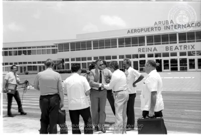Sr._Betico_Croes_a_bai_Miami_pa_un_Operacion__3_september_1985__Image___4