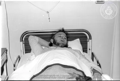 Sr._Betico_Croes_na_hospital_y_den_Vip_Room_preparando_pa_bay_Miami_-_7_augustus_1985__Image___1