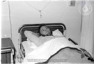 Sr._Betico_Croes_na_hospital_y_den_Vip_Room_preparando_pa_bay_Miami_-_7_augustus_1985__Image___7