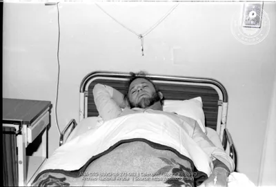 Sr._Betico_Croes_na_hospital_y_den_Vip_Room_preparando_pa_bay_Miami_-_7_augustus_1985__Image___2