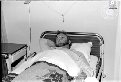 Sr._Betico_Croes_na_hospital_y_den_Vip_Room_preparando_pa_bay_Miami_-_7_augustus_1985__Image___3