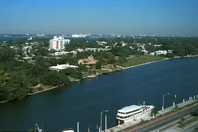 Indian_Creek_Inland_Waterway_Miami_Beach_Florida_USA_March_1983_001