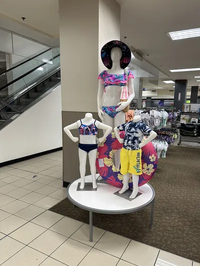 Sears_Coral_Gables_Florida_-_clothing_-_Still_open__Demember_2023_-_14.jpg