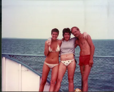Elisabeth__l.__and_Abraham__r.___on_Captain_Jack_s_Greyhound