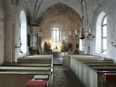 Interior_of_Kulla_Church__Kulla_parish__Uppland_December_2002