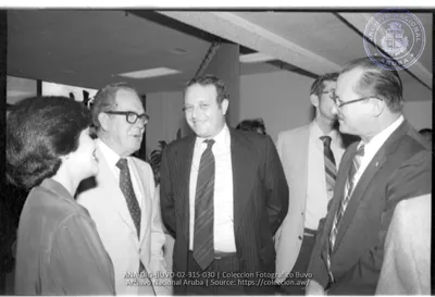 Delegacion_di_Aruba_Gezaghebber_Figaroa_Diputado_Nelson_Oduber-_Daniel_Leo-_B._Arends-_V._van_Trigt-_A._Muyale_a_biaha_pa_Miami__Image___30