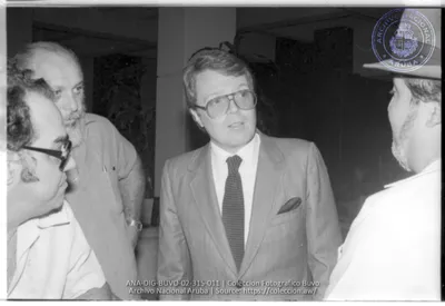 Delegacion_di_Aruba_Gezaghebber_Figaroa_Diputado_Nelson_Oduber-_Daniel_Leo-_B._Arends-_V._van_Trigt-_A._Muyale_a_biaha_pa_Miami__Image___11
