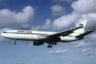 Pan_Am_DC-10_Postcard