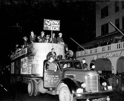 Kansas_State_University_s_Float_in_the_Orange_Bowl_Festival_Parade__Miami__Florida