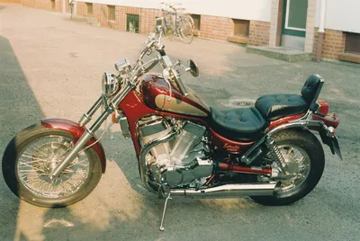 Suzuki_1400_Intruder_Maroon.jpg