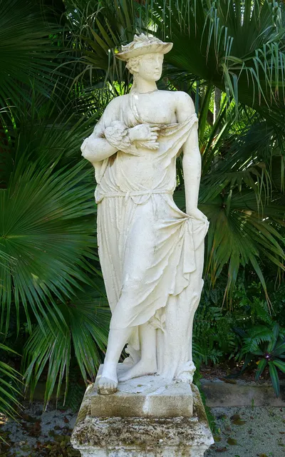 Statue_-_Vizcaya_Museum_and_Gardens_-_Miami__Florida_-_DSC08685.jpg