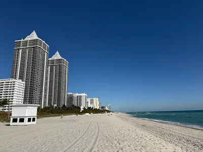 Miami_Beach_looking_north_at_Midbeach_Park_2.jpg