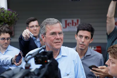 Governor_of_Florida_Jeb_Bush_at_VFW_in_Hudson__New_Hampshire__July_8th__2015_by_Michael_Vadon_05.jpg