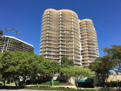 Grove_Towers_Coconut_Grove_Miami_1982