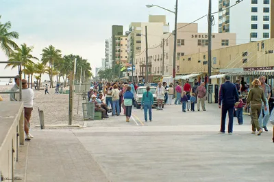 Hollywood_Beach_Broadwalk__1984