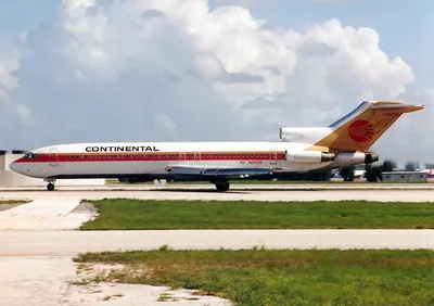 Boeing_727-224-Adv__Continental_Airlines_AN0285671.jpg