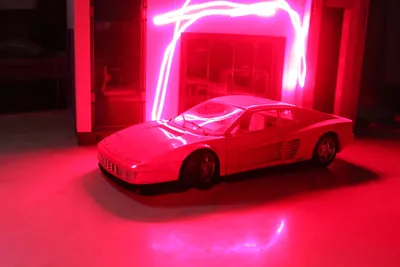 1984_Ferrari_Testarossa_in_Neon_LIght