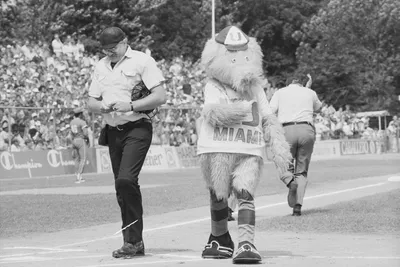 Miami_Maniac_and_umpire_1986.jpg