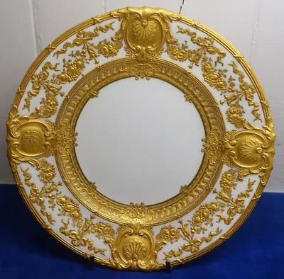 Gilt_ceramic_plate_-_Vizcaya_Museum_and_Gardens_-_Miami__Florida_-_DSC08438.jpg
