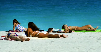 Lovely_Bikini_Girls_at_the_Atlantic_Ocean_Beachfront_Miami_Beach_Florida_USA_March_1983_021a