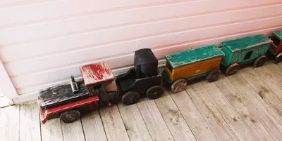 Old_wooden_toy_train_7631