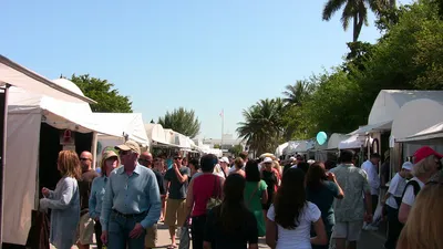 Miami_City_Hall_in_background