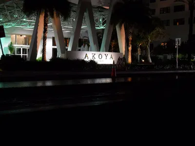Akoya_Condominiums_entrance_on_Collins_Avenue_at_night.JPG