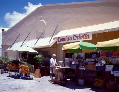 Market_on_Calle_Ocho__Eighth_Street__in_Miami__Florida_s__Little_Havana__LCCN2011633182.tif