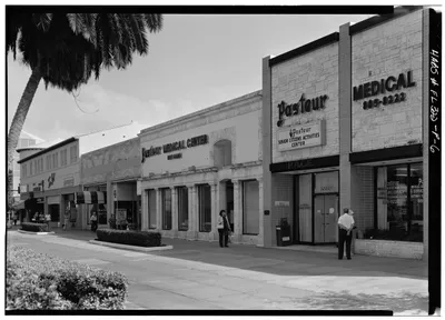 1000_BLOCK__GENERAL_VIEW_OF_EAST_SIDE_OF_MALL_TAKEN_FROM_NORTHWEST_-_Lincoln_Road_Mall__Miami__Miami-Dade_County__FL_HABS_FLA_13-MIAM_21-6.tif