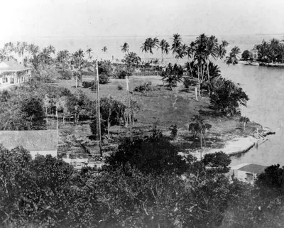 Fort_Dallas_at_the_mouth_of_the_Miami_River_-_Miami__Florida_1890s.jpg