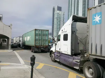 Container_trucks_leaving_the_Port_of_Miami_through_downtown.jpg