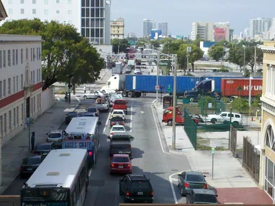 Container_trucks_from_Port_of_Miami_causing_downtown_congestion.jpg