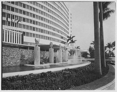 Fontainebleau_Hotel__Miami_Beach__Florida._LOC_gsc.5a23487.jpg