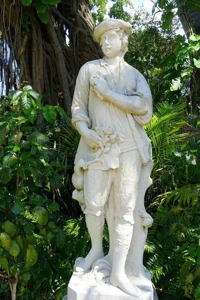 Statue_-_Vizcaya_Museum_and_Gardens_-_Miami__Florida_-_DSC08709.jpg