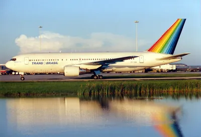 Transbrasil_Boeing_767-200_PT-TAA_MIA_1989-7-20.png