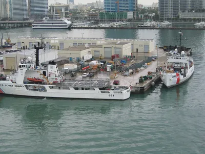 Miami_Beach_port_with_coast_guard_ships.jpg
