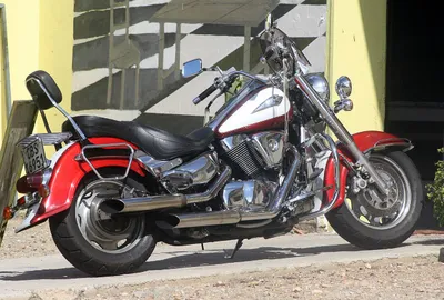 Suzuki_Intruder__16921820528_.jpg