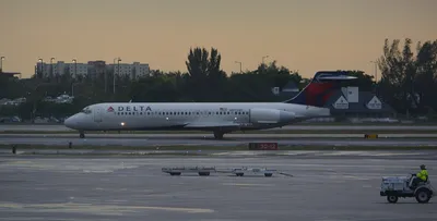 Delta_Air_Lines_B717-2BD__N972AT__as_DL_1982_LGA-MIA__21379491471_.jpg