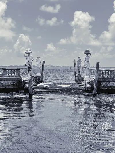 Caryatids_at_Vizcaya._Miami__Florida.